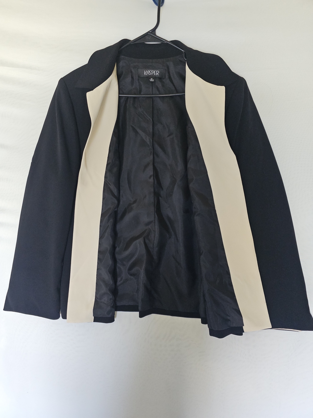 Kasper Black Open-Front Blazer with Cream Contrast Trim - Size 16 - Picture 6 of 16